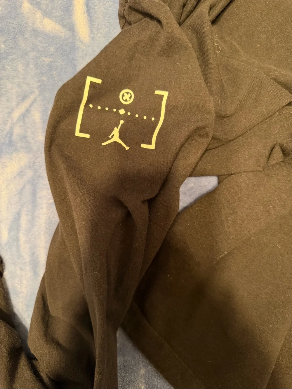 Jordan yellow graphic sleeve